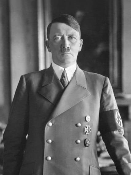 Hitler_portrait salescuolaviaggi